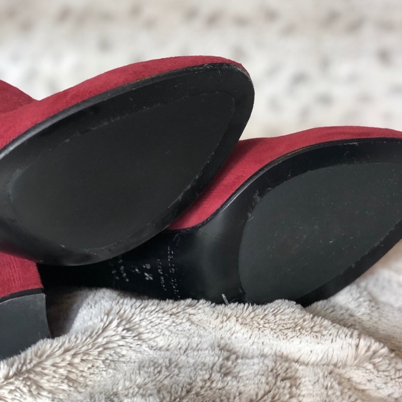 Kate Spade suede heal w/ gold detail on heal. - Picture 7 of 7